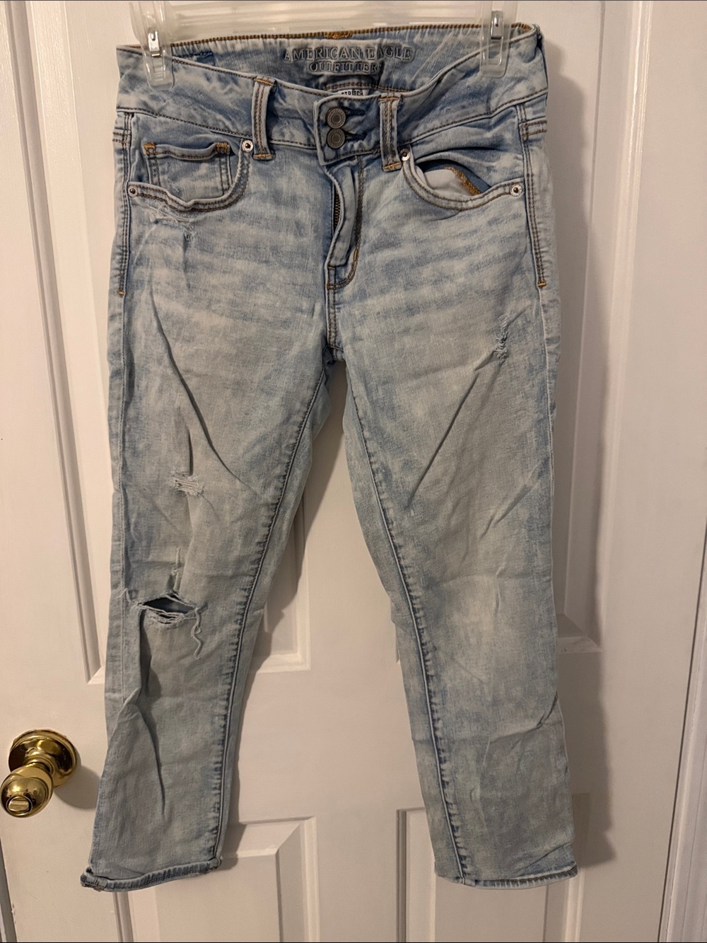 American Eagle Outfitters Light Blue Distressed capri Jeans